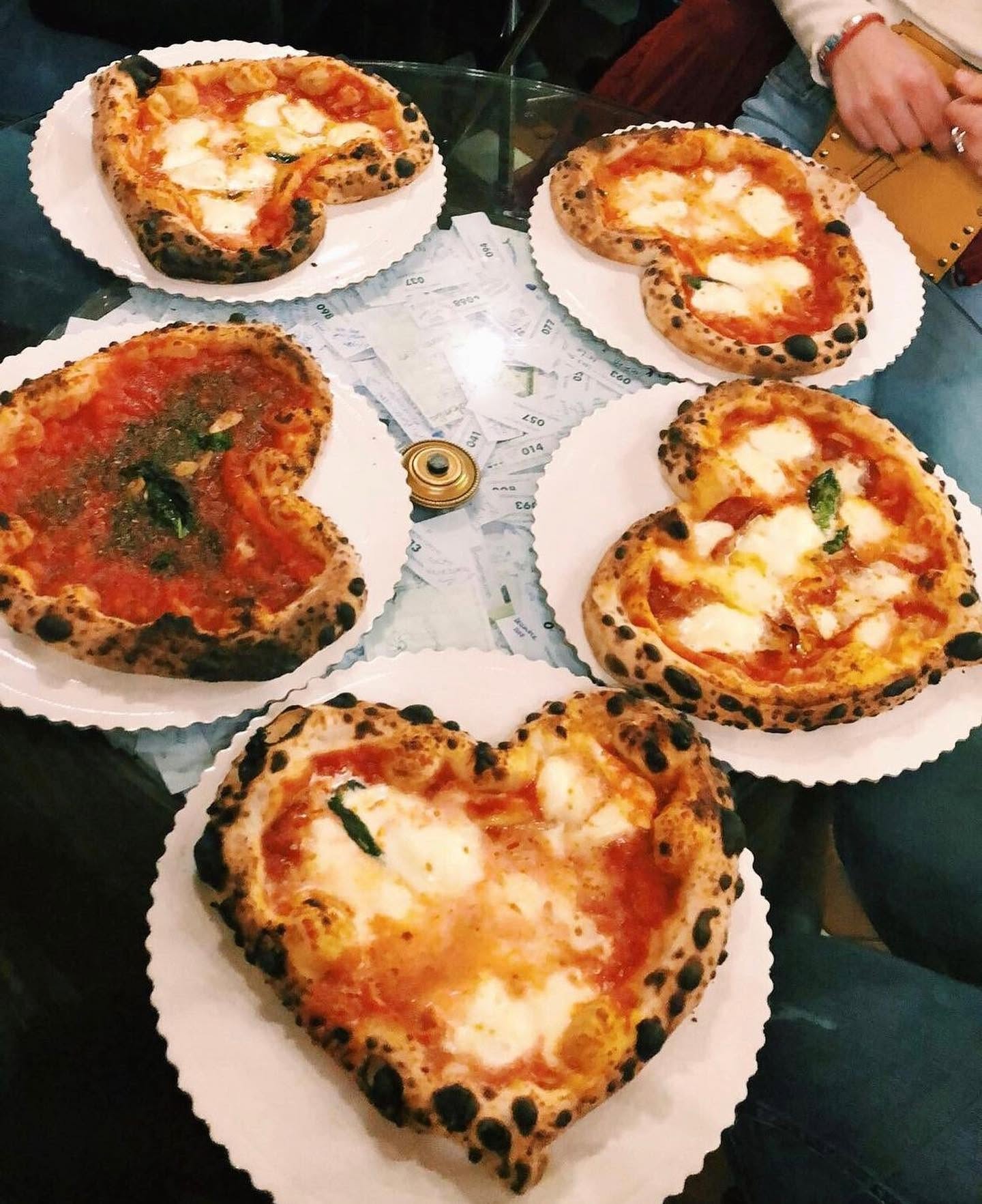 Pizze Margherita a forma di cuore da GustaPizza